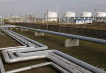 El petróleo brent y de Texas se desploman el 10 % tras el anuncio de la reapertura del estrecho de Ormuz