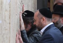 El presidente argentino Javier Milei visita el Muro de las Lamentaciones en Jerusalén