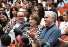 Luis Miguel De Camps encabeza Gala Regional de Arte en Santiago y refuerza impulso del arte en el sistema público