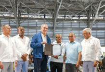 Presidente Abinader inicia la entrega de los primeros 2,000 de 8,000 títulos de propiedad de la parcela 1-B del sector Los Guandules, en Nuevo Domingo Savio