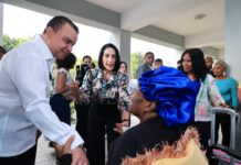 Primera dama y director del SNS realizan visita al INCART