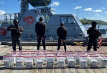 Autoridades decomisan 151 paquetes de presunta cocaína en operativo en Baní