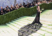 La Met Gala arranca con actuación musical, alfombra blanca y desfile de celebridades