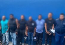 Capturan a ocho hombres con 14 paquetes de presuntas drogas en Villa Hermosa
