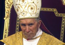 Los “lefebvrianos” ordenan cuatro obispos sin permiso del papa y provocan un nuevo cisma