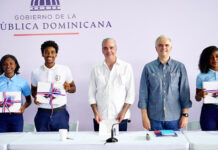 Presidente Abinader escucha inquietudes de estudiantes de Samaná y anuncia acciones para fortalecer la educación en la provincia