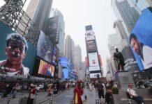 Lamine Yamal y Leo Messi toman Times Square