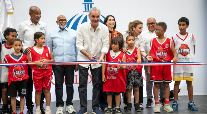 Presidente Abinader inaugura el techado del Centro Educacional Santo Cura de Ars (Cescar) para impulsar el deporte y la formación integral de más de 1,500 estudiantes en Capotillo