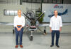 Presidente Abinader y su homólogo hondureño Nasry Asfura recorren Base Aérea de San Isidro y observan ensamblaje del avión TS-7 Dulus, parte de la industria militar dominicana