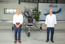 Presidente Abinader y su homólogo hondureño Nasry Asfura recorren Base Aérea de San Isidro y observan ensamblaje del avión TS-7 Dulus, parte de la industria militar dominicana