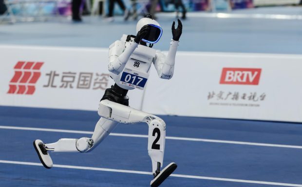 Video: Del “breakdance” a la fábrica: los robots de los Juegos de Pekín ensayan su futuro