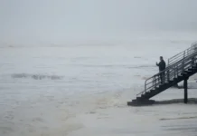 El huracán Lala se debilita a tormenta tropical tras azotar Hawái sin tocar tierra