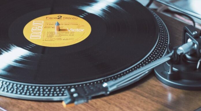 Día Internacional del Disco de Vinilo: un homenaje al sonido que convirtió la música en una experiencia inolvidable