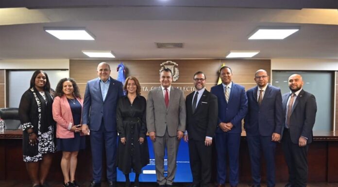 JCE recibe visita de la 5ta. Delegación de Oficiales del estado de NY; socializan sobre rol de la institución y el proceso de cedulación