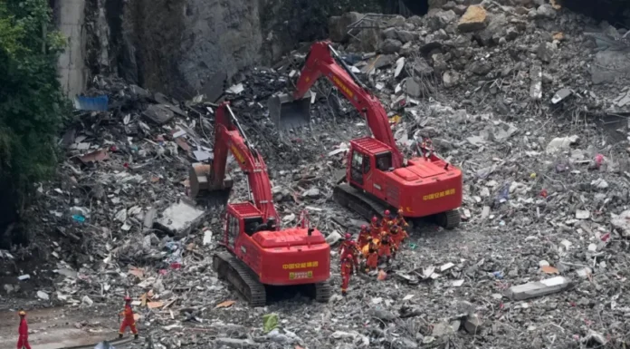 China moviliza cientos de efectivos y maquinaria para tareas de rescate tras la riada