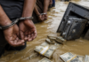 Detenidos 29 vecinos en Nepal por llevarse 60.000 dólares de una caja traída por la riada