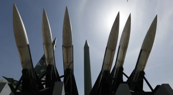 Corea del Norte lanza al menos un misil balístico hacia el mar de Japón tras criticas a Tokio