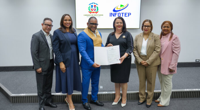 Infotep certifica a colaboradores de la Cámara de Diputados tras completar programa de formación