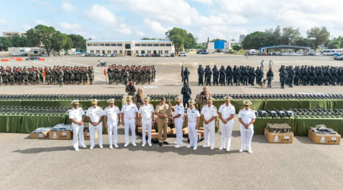 Ministerio de Defensa fortalece capacidades de la Armada y la Fuerza Aérea con entrega de equipos militares y uniformes