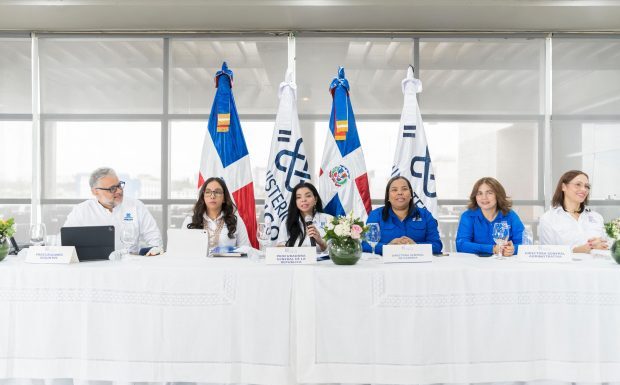 Procuradora General sostiene encuentro de trabajo con titulares y directores de equipos del Ministerio Público