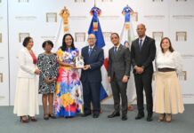 Banco Central dona obras literarias a la Biblioteca Abigaíl Mejía, del Ministerio de la Mujer