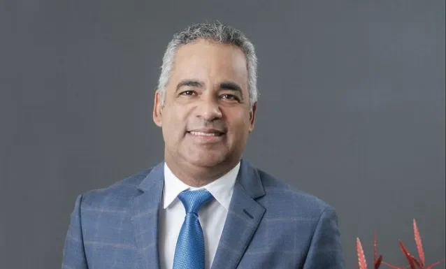 Joel Santos aclara que no existen planes para aumentar la tarifa eléctrica