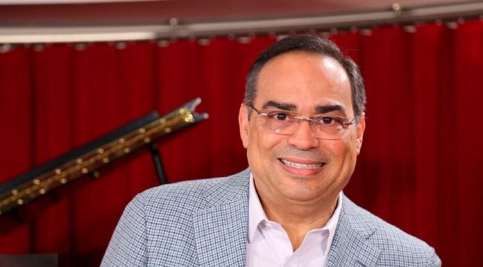 Gilberto Santa Rosa celebra su cumpleaños 64 agradeciendo el cariño de sus fanáticos
