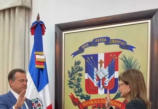Vicepresidenta Raquel Peña juramenta a Ito Bisonó como nuevo ministro de Relaciones Exteriores