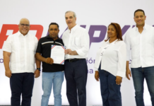 Presidente Abinader entrega RD 85 millones a 400 microempresarios y anuncia ampliación del Programa “Tu Firma es tu Garantía”