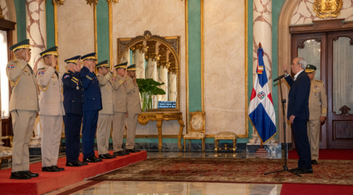 Presidente Luis Abinader toma juramento a nuevos comandantes del Ejército y la Fuerza Aérea y al director de la Policía Nacional