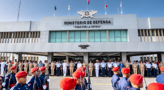 MIDE honra con izada especial de bandera y condecoraciones a atletas militares y policiales medallistas de Santo Domingo 2026