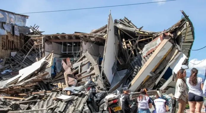Petro llama a su partido a coordinar esfuerzos y solidaridad tras el terremoto en Colombia