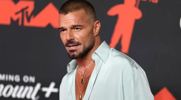 Ricky Martin regresa al cine con ‘Hombre al agua’, la nueva película de Gael García Bernal