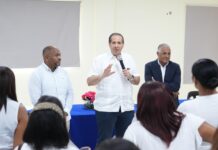 Ministro Víctor Atallah destaca reducción de 82% de los casos de malaria en Azua durante recorrido por DPS