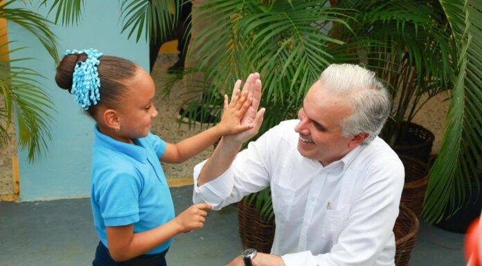 Luis Miguel De Camps instruye aumento de psicólogos y orientadores en escuelas públicas