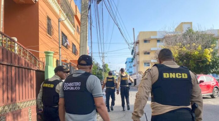 DNCD y Ministerio Público realizan allanamientos en Santo Domingo y ocupan presuntas drogas
