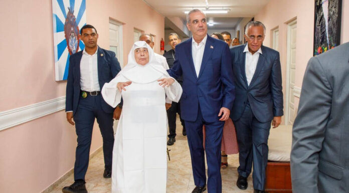 Presidente Abinader visita Hogar de Ancianos San Francisco de Asís tras remozamiento de seis áreas para mejorar la calidad de vida de los residentes