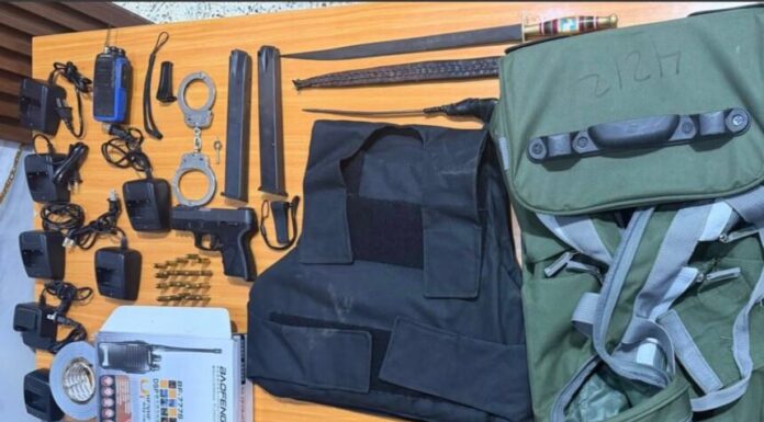Policía Nacional realiza allanamiento en La Vega y ocupa arma de fuego chaleco antibalas y otros efectos