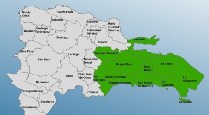 COE mantiene alerta verde en 10 provincias por la incidencia de una onda tropical
