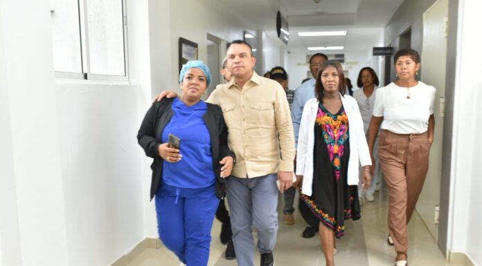 Director del SNS realiza recorrido de supervisión por varios hospitales y centros de la Red Pública