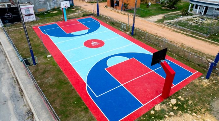 Propeep impulsa plan para acondicionar canchas de baloncesto y espacios deportivos en comunidades vulnerables