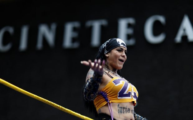 Mujeres trans suben al ring de la lucha libre para desafiar la transfobia en México