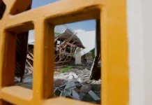 «Nos cayeron trozos de techo en la cabeza», dice español afectado por sismo en Indonesia