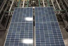 Trump impone un arancel del 15 % a insumo para fabricar paneles solares y semiconductores