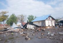 Más de 5.000 indonesios permanecen desplazados tras el fuerte terremoto de 7,7