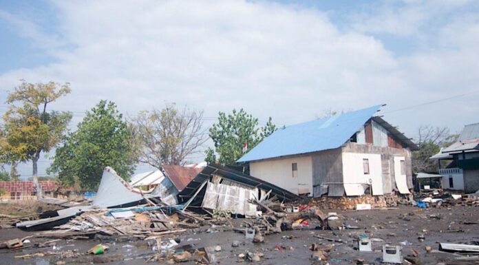 Más de 5.000 indonesios permanecen desplazados tras el fuerte terremoto de 7,7