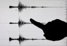 Terremoto de magnitud 7,7 sacude Indonesia y activa alerta de tsunami
