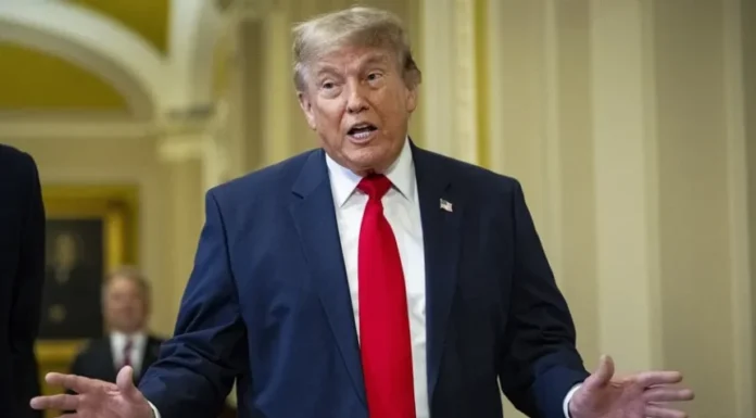 Trump dice que Irán se está derrumbando mientras EE. UU. prepara nuevas sanciones