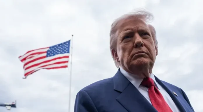Trump dice que declarará el estrecho de Ormuz “territorio de Estados Unidos” tras “derrotar a Irán”
