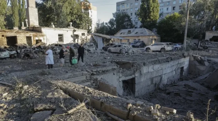 Ataques rusos en Ucrania dejan al menos cinco muertos, entre ellos tres niños
